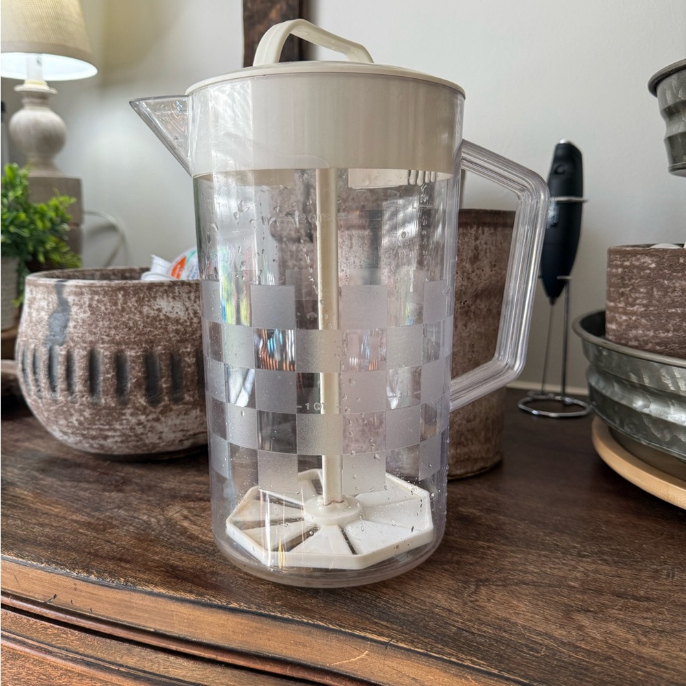 Pampered Chef Clear Pitcher with White Lid and Checker Pattern